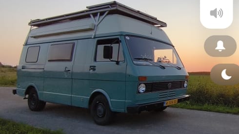 Blue Ocean  – 2p Volkswagen campervan uit 1981