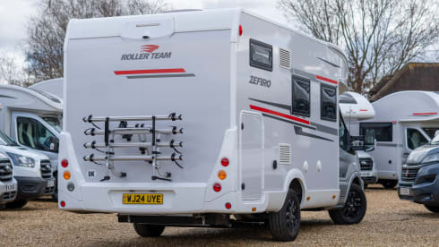 UYE – Automatic 4 Berth Fixed Bed 2024 Motorhome
