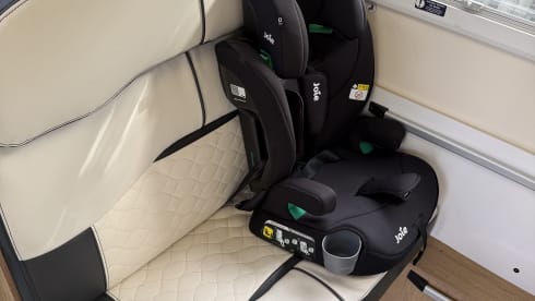 Autocarro semi-integrato Ford a 6 posti letto dal 2022