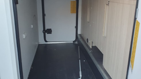 Enjoy our compact, young and luxurious camper (2021)