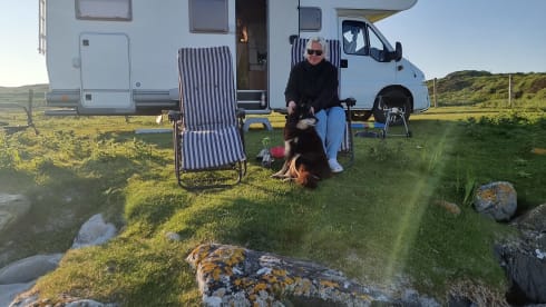 Ellie – Comfortable 4-Berth Motorhome with Large Garage for Hire