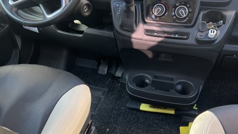 Fiat Livingstone Duo XL with electric lifting bed (3 sleeping places)