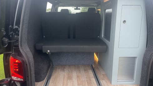 Vincent vangooo – 4 berth Volkswagen campervan from 2020