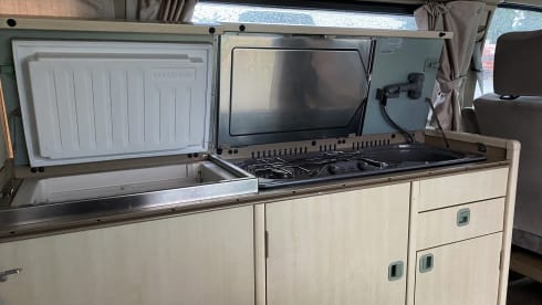 Kalle – VW T4 California Beach with pop-up roof