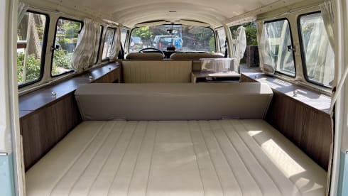 Pistache – Classic VW T2 Panorama bus