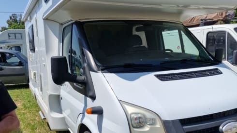 ROLLER TEAM FREEZ – FORD 4 + 1 beds and DOUBLE CLIMATE