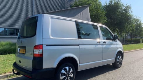 2p Volkswagen campervan uit 2015