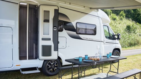 Camper von Kemper – New Hobby Motorhome 4 people - Ideal for families