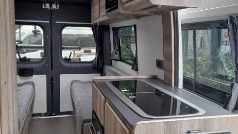 MW21 – 2 Berth Campervan/Motorhome - Fully equipped for your next Adventure