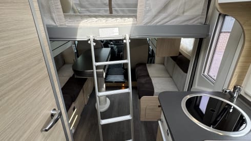 Chausson teilintegriertes Wohnmobil für 5 Personen