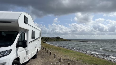 Comfortable and economical 6p motorhome with plenty of storage space (175hp)