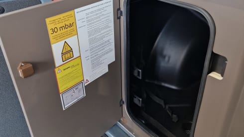 MOBILHOMIE – Campervan Burstner automatic met popup dak (4 slaapplaatsen)