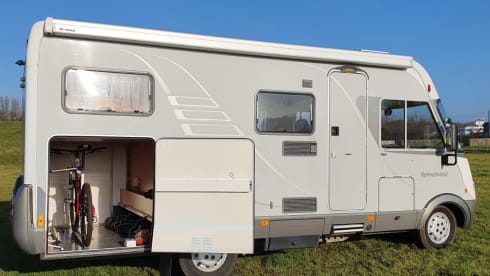 luxury hymer B514 with XXL garage