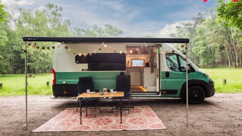 Puck de camperbus  – Zeer complete off-grid zelfbouw camper uit 2019