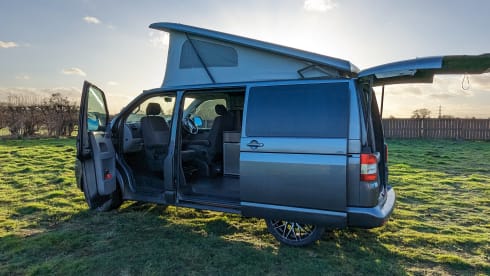 Freya – 4 berth Volkswagen campervan
