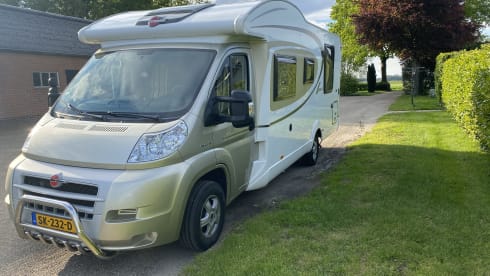Burstner ixeo time 734 – Very luxurious camper queen-size bed air conditioning Nespresso