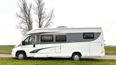 Beautiful Hobby camper 2p