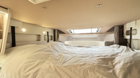 Xplore Muiden – Brand New Luxury Ford McLouis 473! Automatic, 5p, large garage!