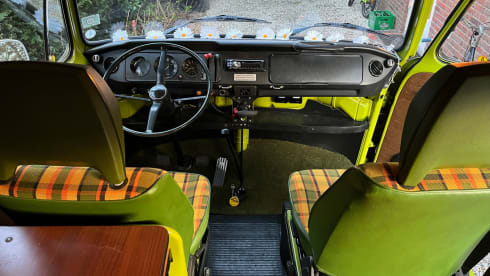 Putu – Volkswagen T2 from 1977, perfect condition