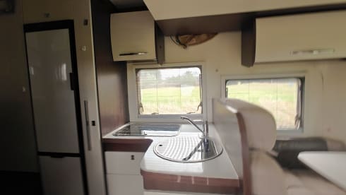 4p Benimar semi-integrated uit 2015