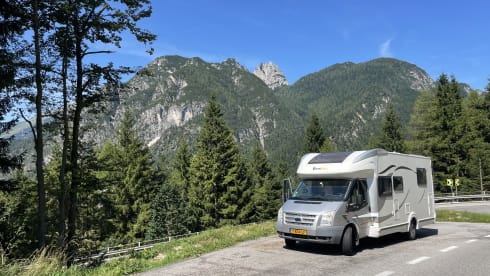 Takkie de Camper – 5p Ford semi-integrated uit 2014