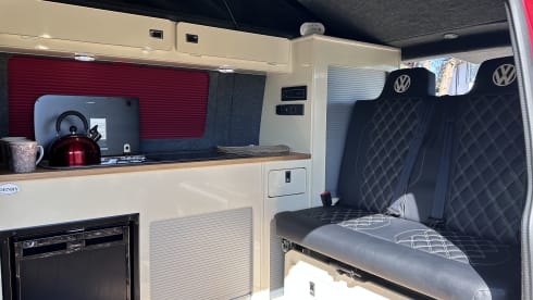 Ruby – Dog Friendly VW Campervan - T6.1 Automatic Gearbox - Insurance included
