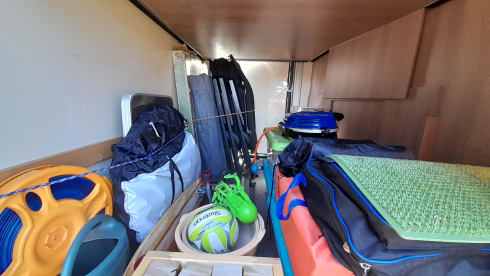 McLouis semi-integrated 4 people