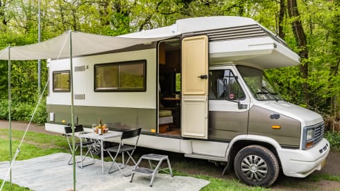 The Dude – Awesome retro camper from 1990