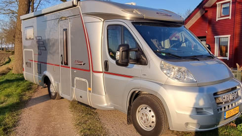 Hymer semi-integrated max 3 persons built in 2009 