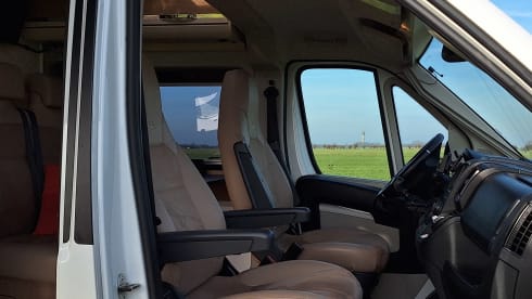 2p Adria Mobil bus uit 2018