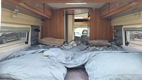 Compact and cozy 2-person Citroën Jumper Globecar bus from 2015