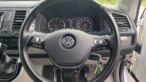 White Cali 2019 – 2019 VW California Campervan - Auto DSG- Sleeps 4