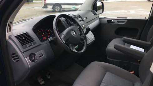powerful VW T5 Multivan camper van with spacious Reimo pop-up roof