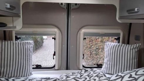 CC Coast Camper – Camper mieten: Weinsberg CaraTour mit Bad & Küche – perfekt für 2–3