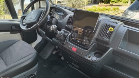 JOEY – 2-seater Peugeot bus from 2019