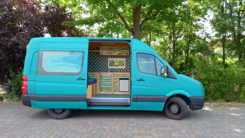 2p Volkswagen bus uit 2011