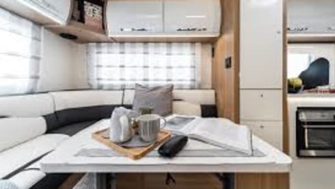 747 – RollerTeam 747 Luxus-Wohnmobil mit 6 Schlafplätzen