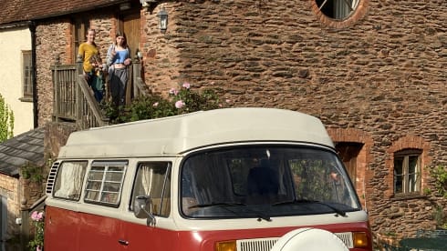 Roses – Vintage Devon 4 berth Volkswagen Camper 1981 - Relaxing Camping Classic 
