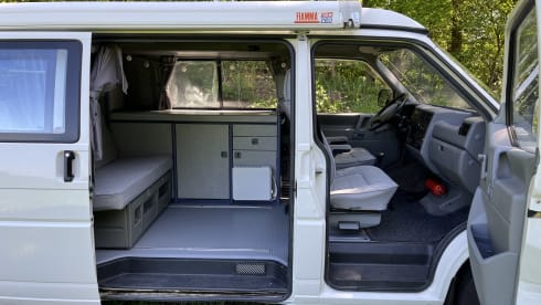 Calí – Very neat original VW T4 California Coach