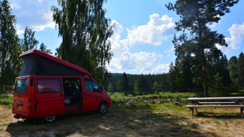 Nugget – On an adventure with a cozy camper 'the Nugget'