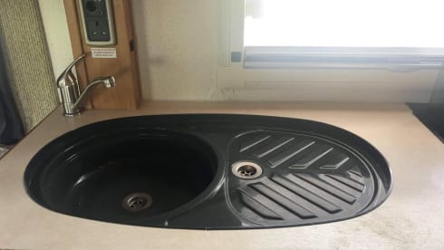 6 berth Mercedes-Benz alcove from 2006