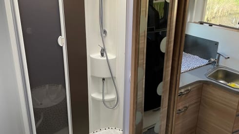 Camper.4000 – Luxury camper - Adria Matrix M 670SC (5 seats)