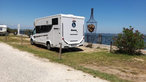 luxury ford benimar for rent bwjr 2021