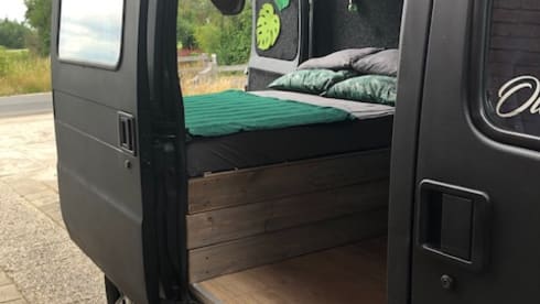 She – Tough 2-3p Fiat bus