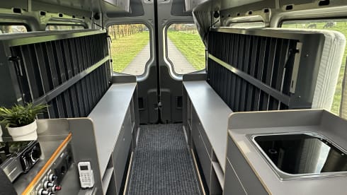 Bertus – Mercedes Sprinter 519CDI 3.0 V6 (191 hp) Automatic Bus Camper – B driving license –