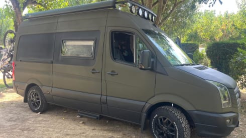Legergroene STOERE VW Crafter 2015