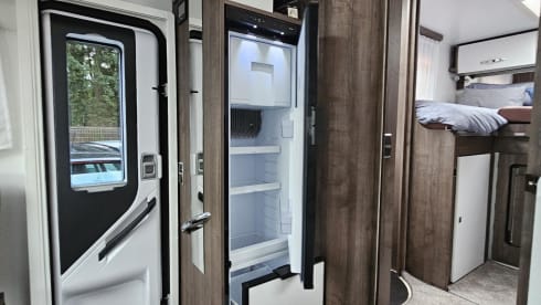 4p Ford semi-integrated uit 2024