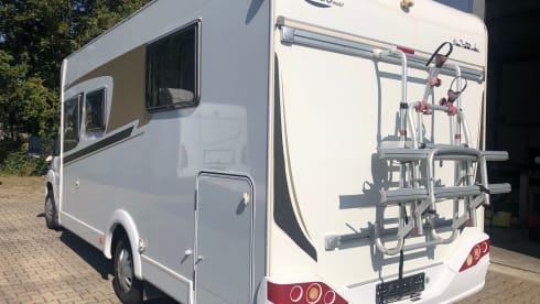Bennie – Fiat Ducato Carado T449 with queen bed