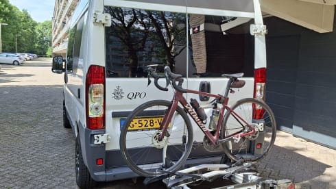 QPO "Zo wijd de wereld strekt"        " – Reliable and well-maintained bus camper.