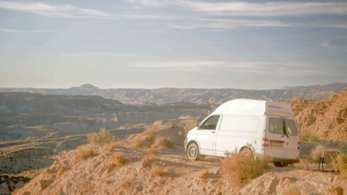Frits – 2-seater Volkswagen campervan from 2009